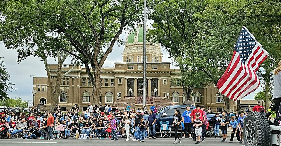 courthouse crowd's image